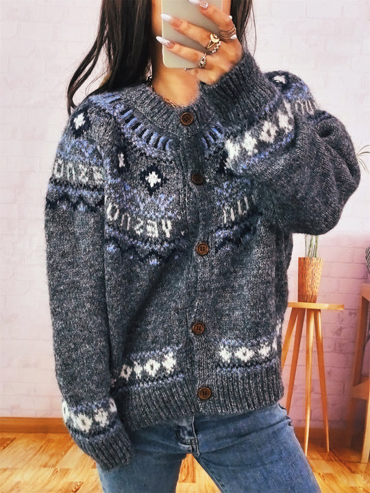 Damen Strickjacke mit buntem nordischen Muster und hochwertigen Holzknöpfen Heidi-Mode