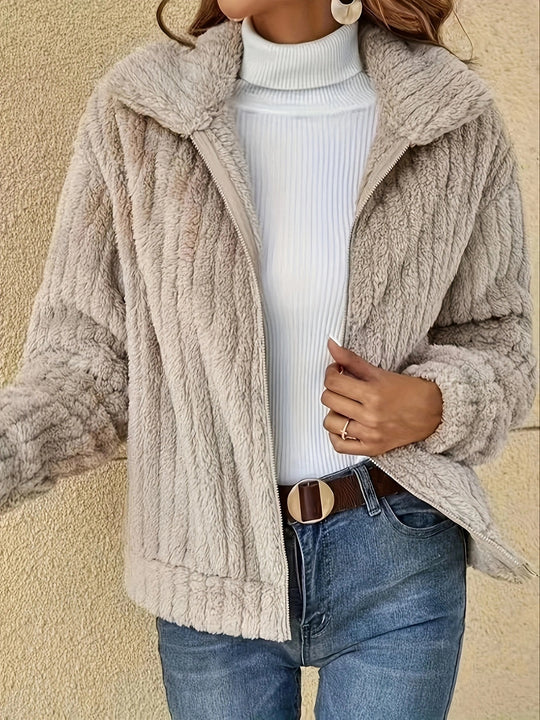 Damen Plüschjacke mit strukturiertem Design und hohem Kragen Heidi-Mode