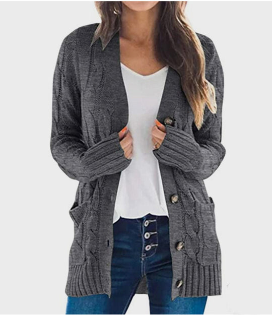 Damen Strickjacke mit dekorativen Zopfmuster und praktischen Taschen Heidi-Mode