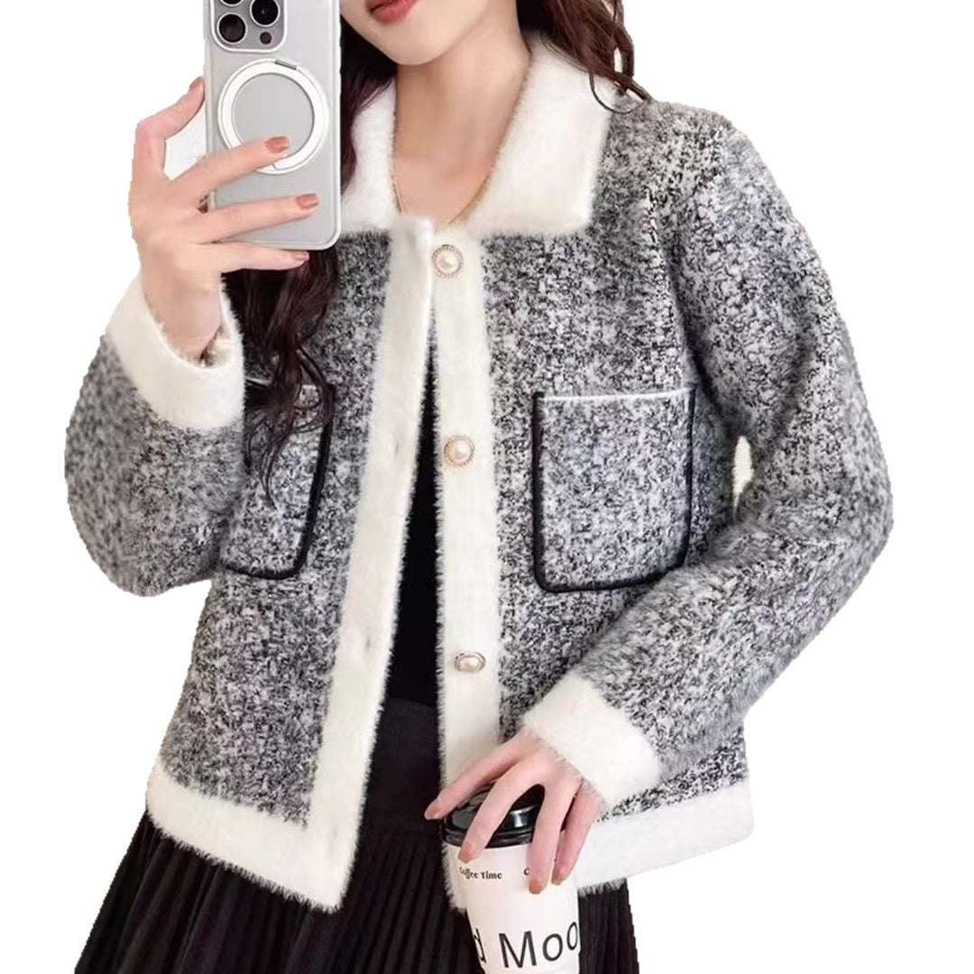 Damen Flauschige Strickjacke mit kontrastierenden Taschen und Kragen Heidi-Mode