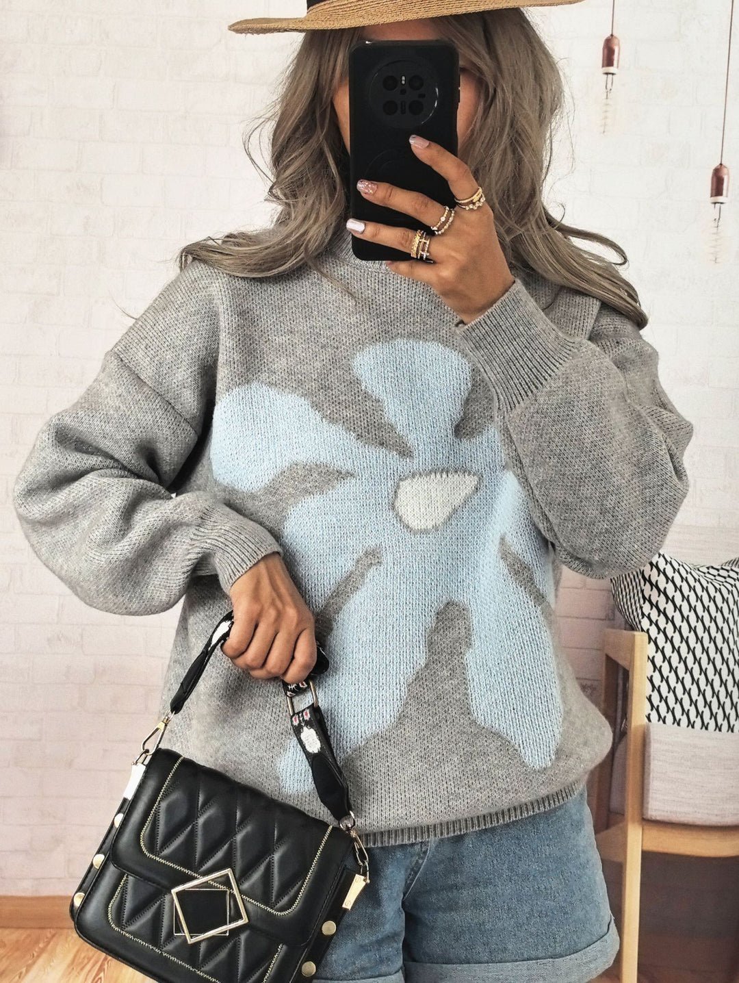 Damen Pullover mit auffälligem Blütenmotiv und lockerer Passform Heidi-Mode