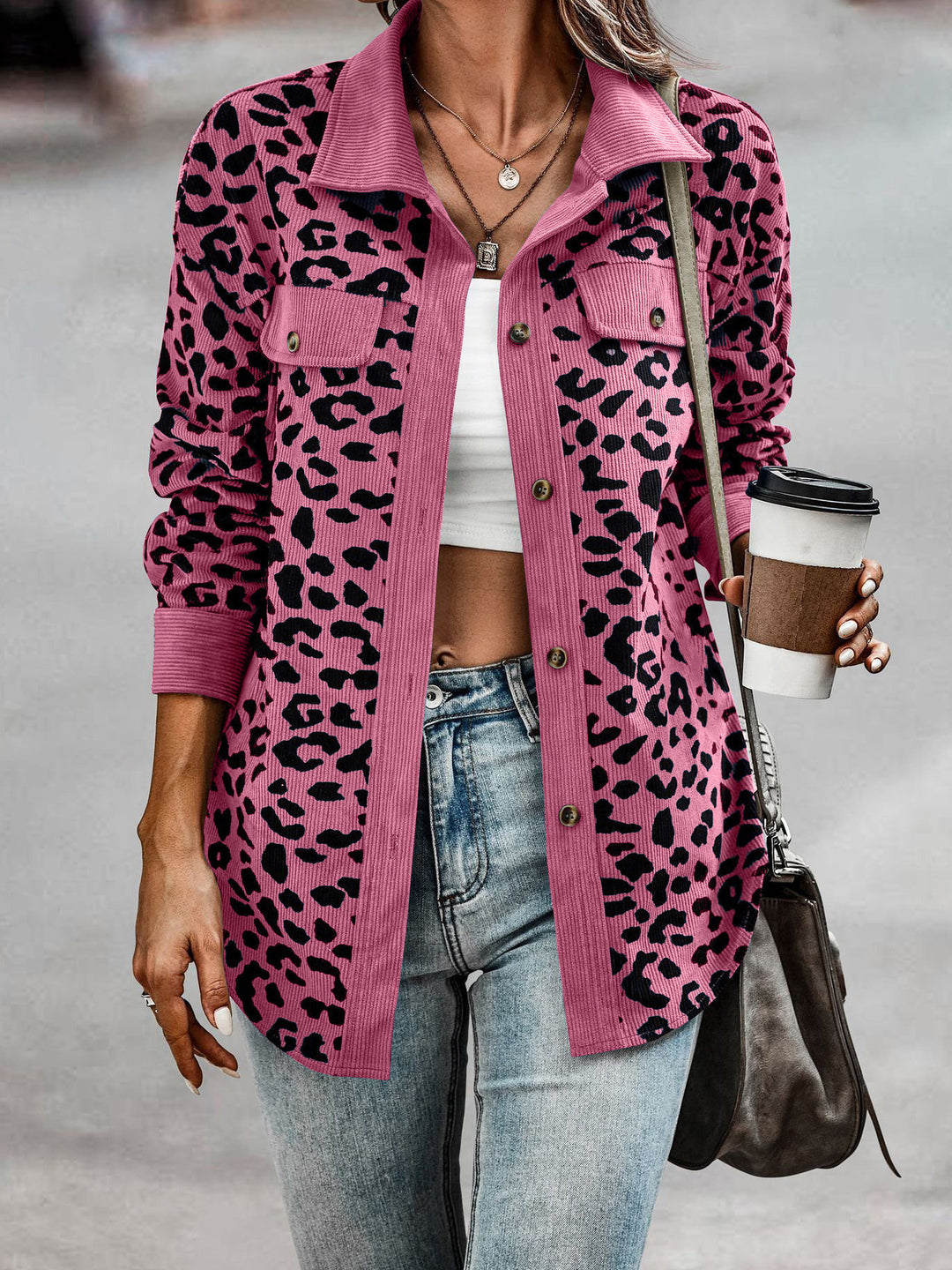 Damen Freizeitjacke mit strukturiertem Leopardenmuster und praktischen Taschen Heidi-Mode