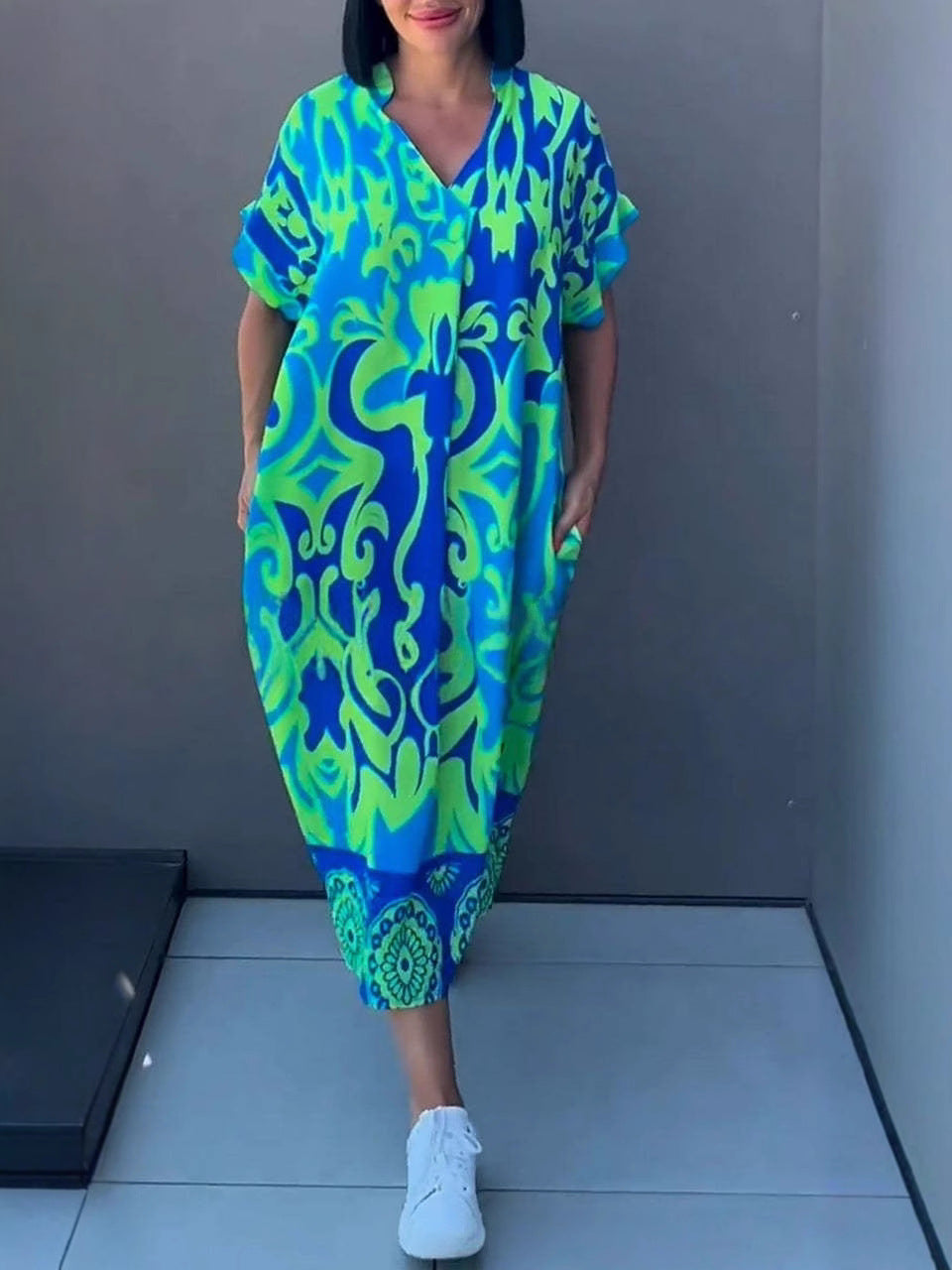 Damen Luftiges Freizeitkleid mit V-Ausschnitt und praktischen Taschen Heidi-Mode