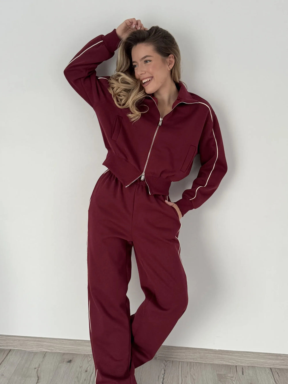 Damen modischer Freizeitanzug mit hochgeschlossenem Reißverschluss und praktischen Taschen Heidi-Mode