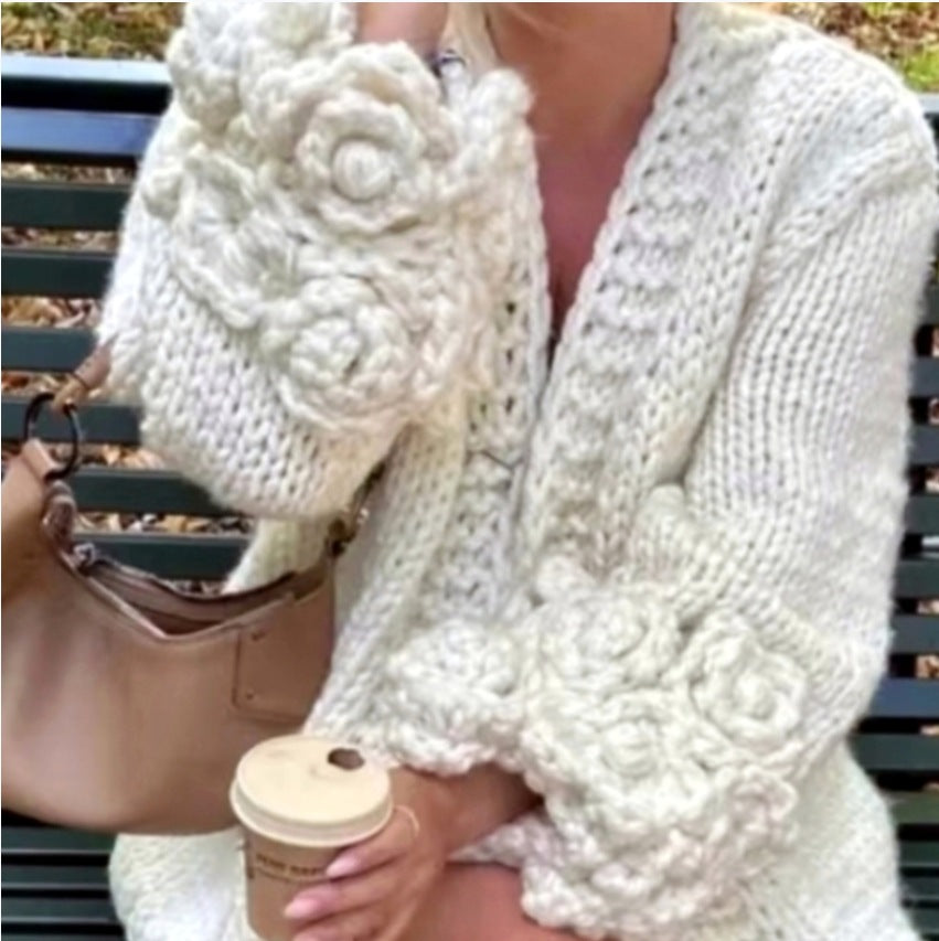 Damen Strickjacke mit floralem Design und oversize Passform Heidi-Mode