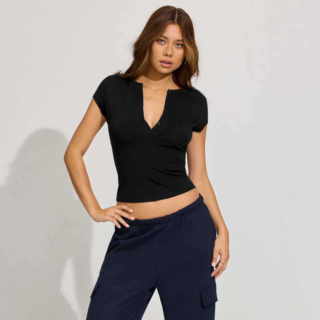 Damen modisches Kurzarm-Crop-Top mit Knopfleiste und figurbetontem Schnitt Heidi-Mode