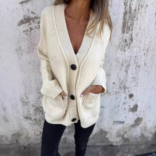 Damen kuschelige Strickjacke mit großen Taschen und Knopfdetails Heidi-Mode