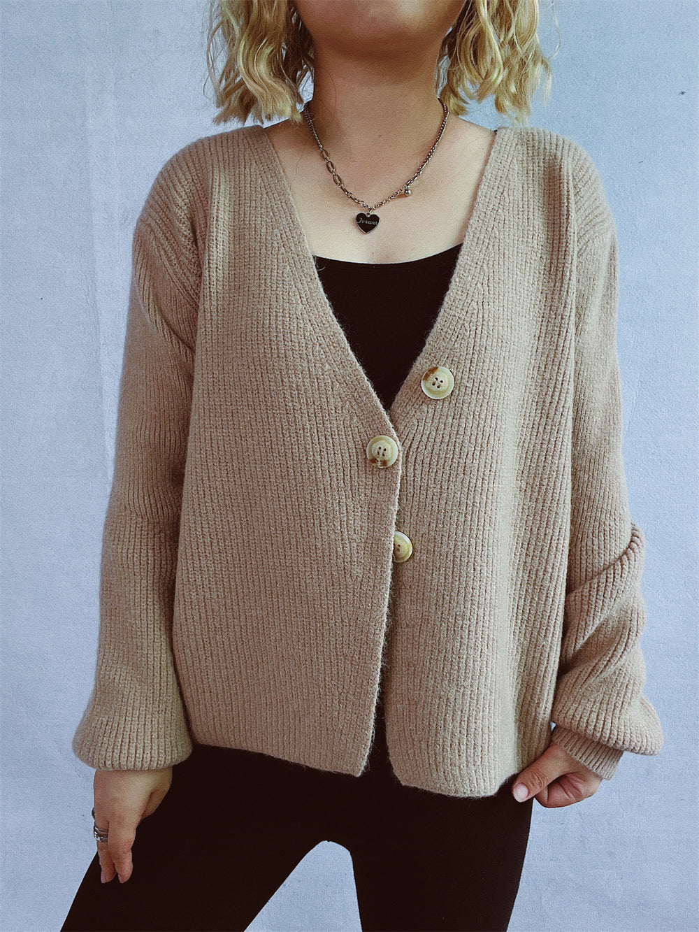 Damen lässiger Strickcardigan mit dekorativen Knopfdetails Heidi-Mode