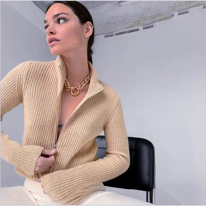 Damen Strickjacke mit hohem Kragen und innovativem Zipper Heidi-Mode