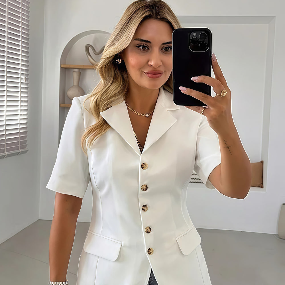 Damen Elegante Kurzjacke mit goldenen Knopfdetails Heidi-Mode