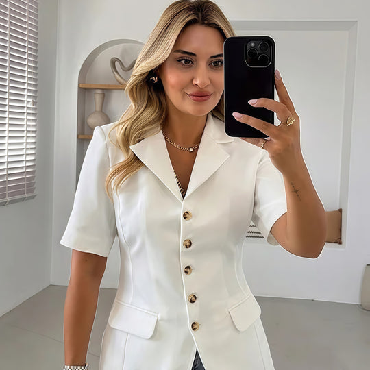 Damen Elegante Kurzjacke mit goldenen Knopfdetails Heidi-Mode