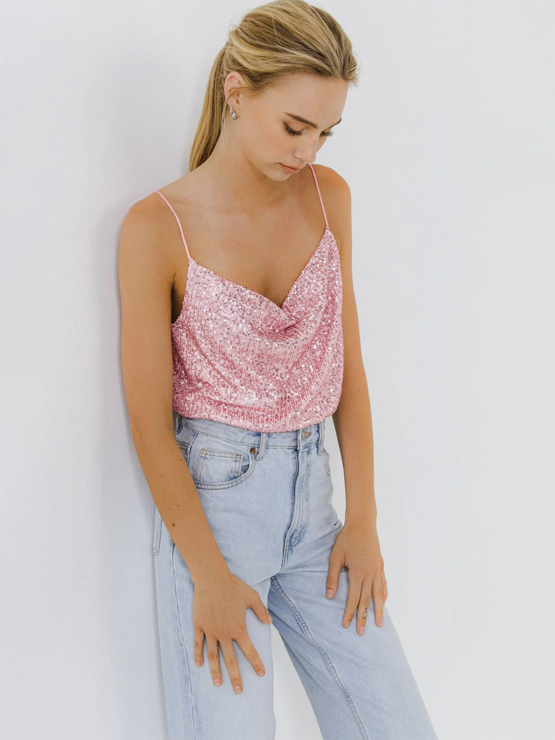 Damen Glitzerndes Spaghettiträgershirt mit V-Ausschnitt Heidi-Mode