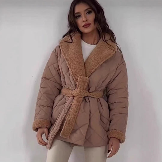 Damen gesteppte Fleecejacke mit Gürtel und großem Kragen Heidi-Mode