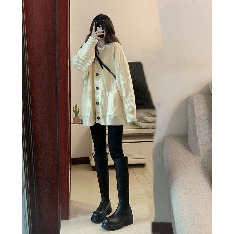 Damen Grobstrickjacke mit großen Taschen und Knopfdetails Heidi-Mode
