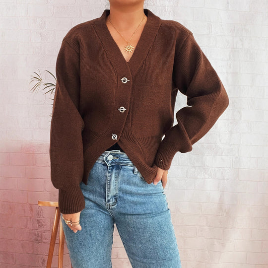 Damen leichte Strickjacke mit tiefem V-Ausschnitt und dekorativen Knöpfen Heidi-Mode