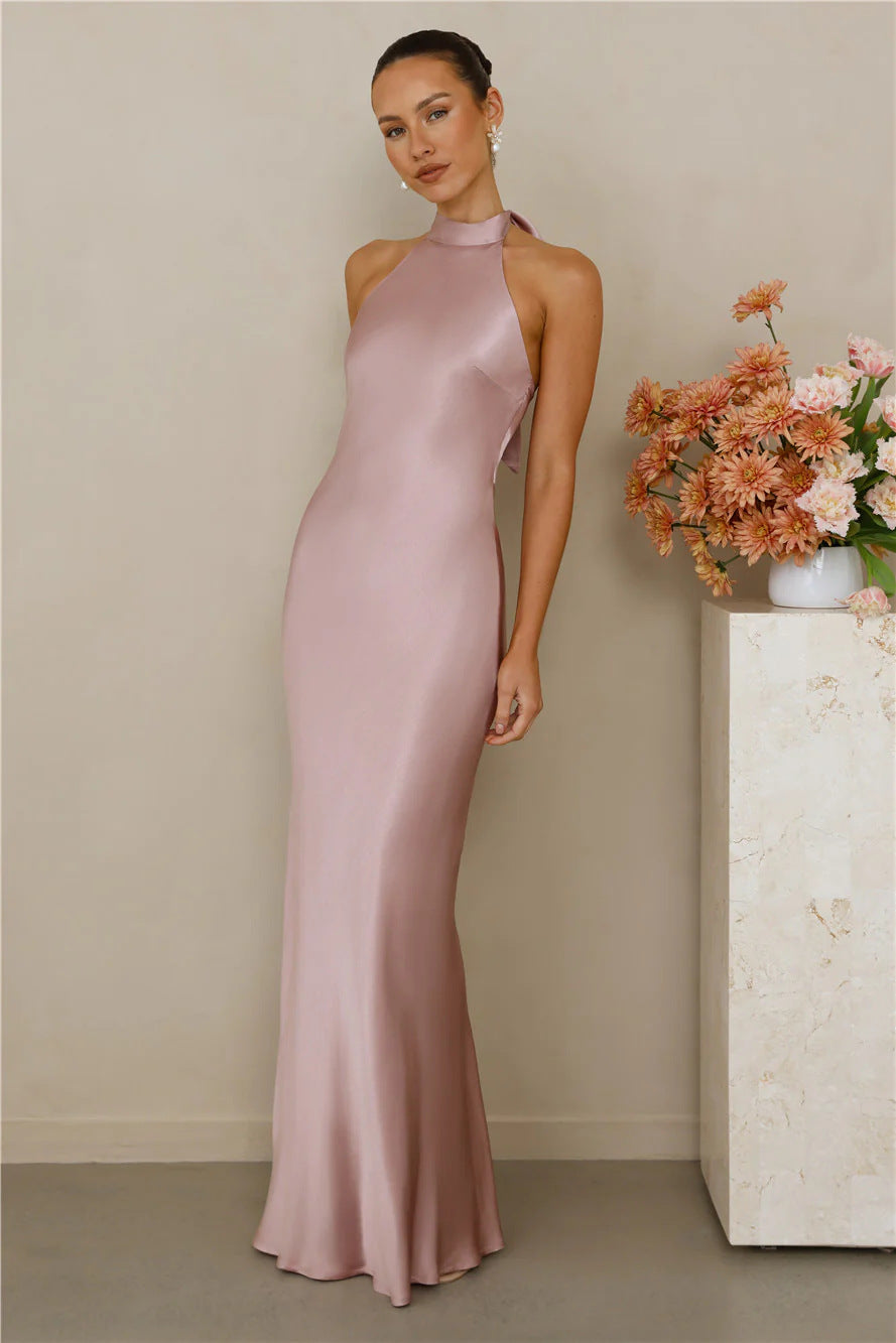 Damen Elegantes Maxikleid mit hochgeschlossenem Design und schimmerndem Satin-Finish Heidi-Mode