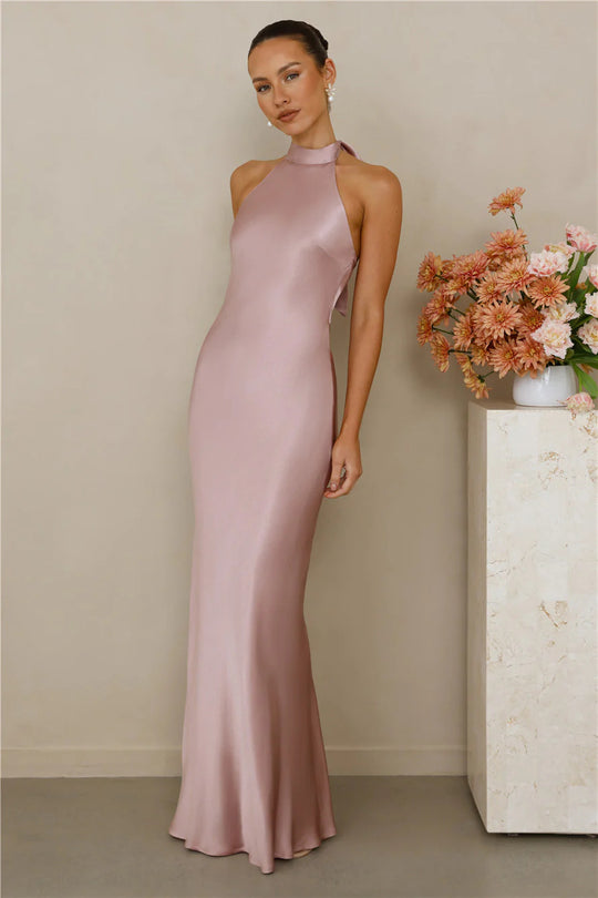 Damen Elegantes Maxikleid mit hochgeschlossenem Design und schimmerndem Satin-Finish Heidi-Mode