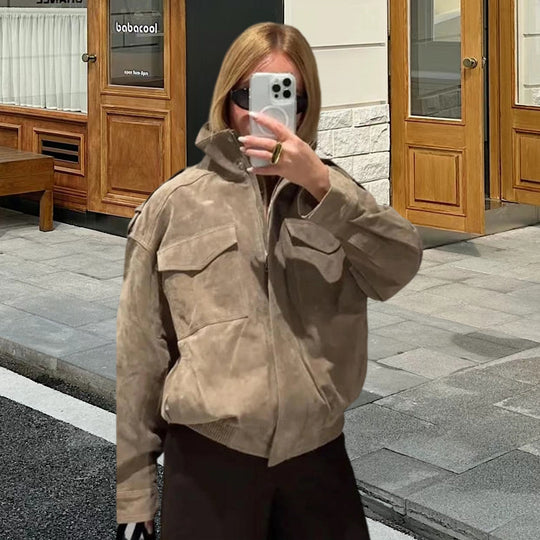 Damen Modische Oversized-Wildlederjacke mit praktischen Taschen und hohem Kragen Heidi-Mode
