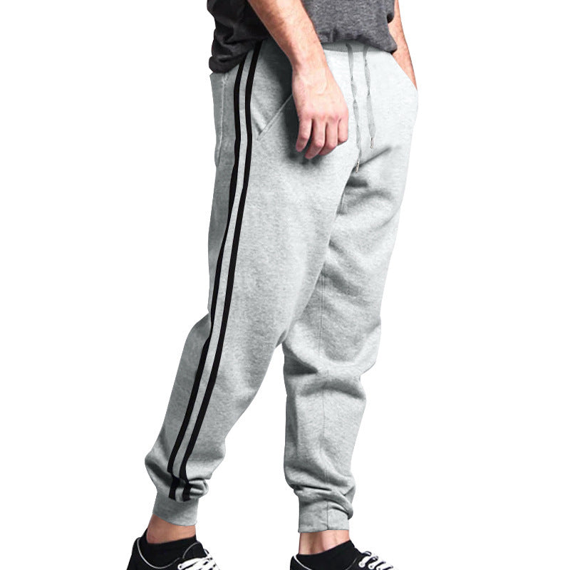 Herren sportliche Jogginghose mit seitlichen Kontraststreifen und elastischem Bund Heidi-Mode