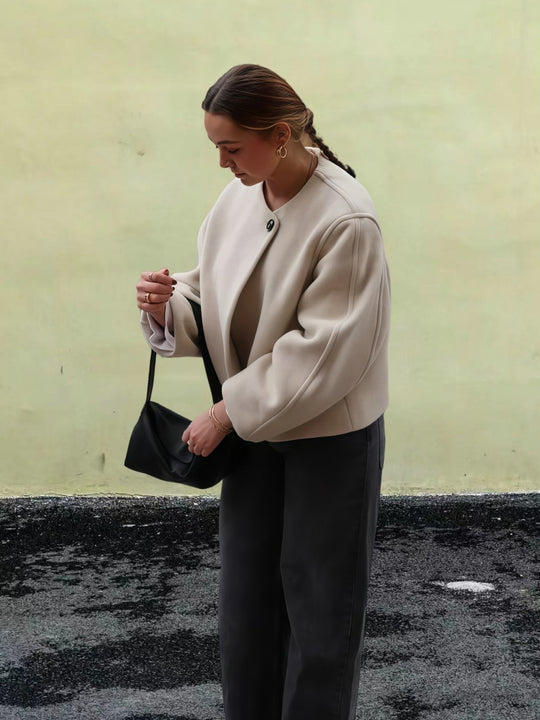 Damen Wickeljacke mit weiten Ärmeln und dekorativem Knopf Heidi-Mode