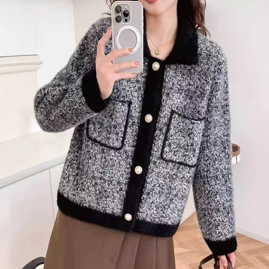 Damen Flauschige Strickjacke mit kontrastierenden Taschen und Kragen Heidi-Mode