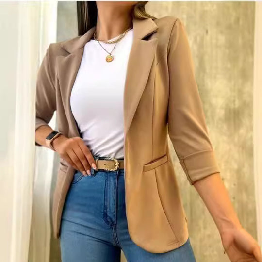 Damen eleganter Blazer mit tailliertem Schnitt und praktischen Taschen Heidi-Mode