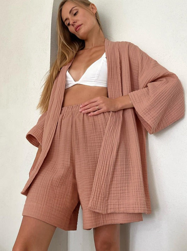 Zweiteiliges Set für Zuhause: Locker sitzende Strickjacke und Shorts