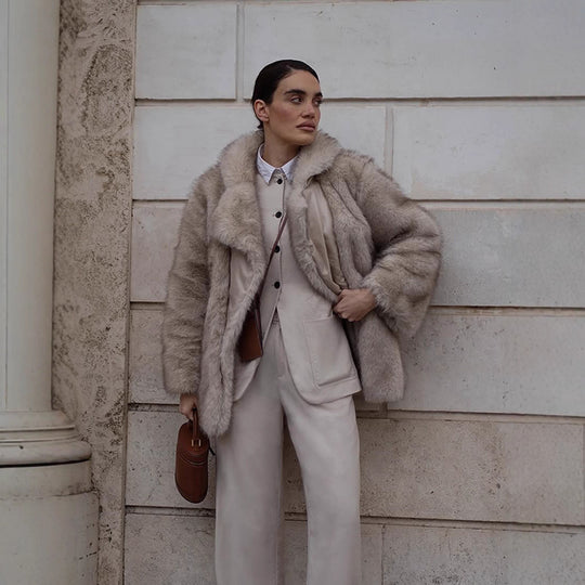 Damen Kunstfelljacke mit voluminösen Ärmeln und luxuriösem Design Heidi-Mode