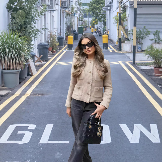 Damen Elegante kurze Jacke mit strukturiertem Design und goldenen Knöpfen Heidi-Mode