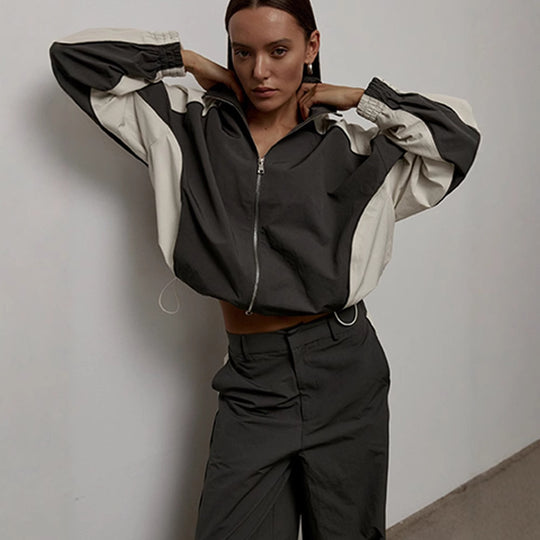 Damen sportliche Kapuzenjacke mit hohem Kragen und asymmetrischem Design Heidi-Mode