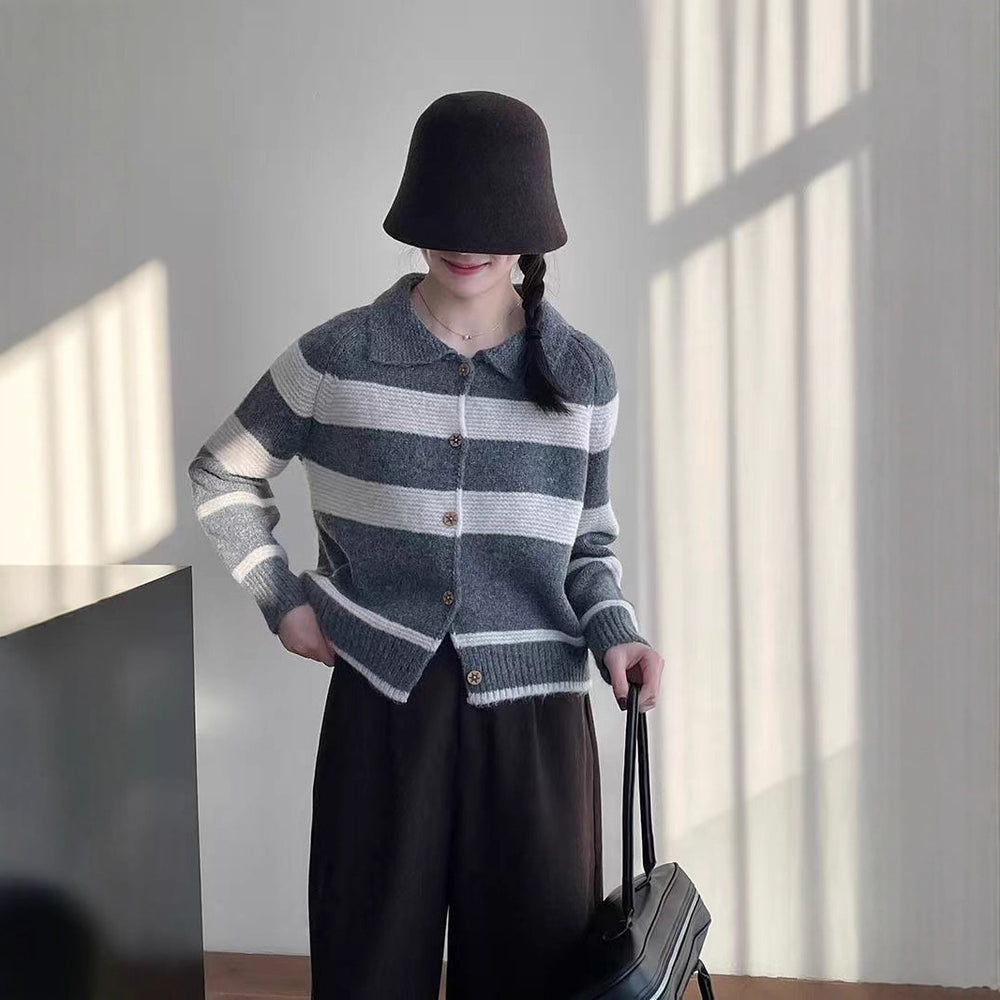 Damen Modischer Strickcardigan mit eleganten Streifen und Holzknöpfen Heidi-Mode