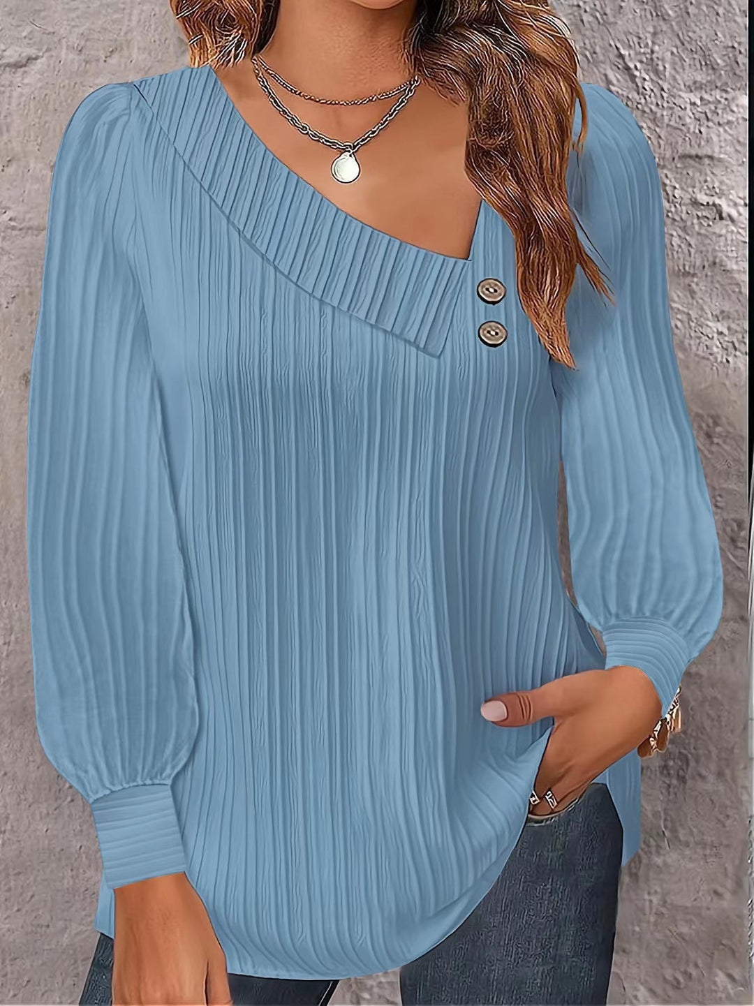 Damen Plissiertes Oberteil mit asymmetrischem Kragen und eleganten Knopfdetails Heidi-Mode