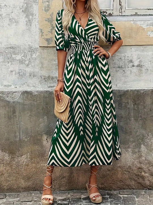 Damen Langes Wickelkleid mit modernem Muster und Rüschendetails Heidi-Mode