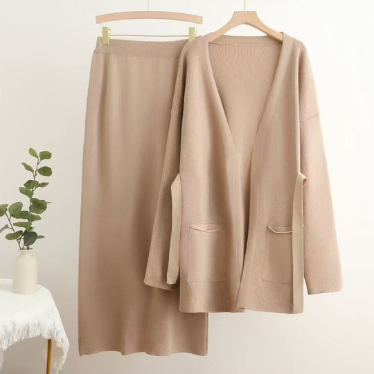 Damen lässiges Strickensemble mit tiefem V-Ausschnitt und praktischen Taschen Heidi-Mode
