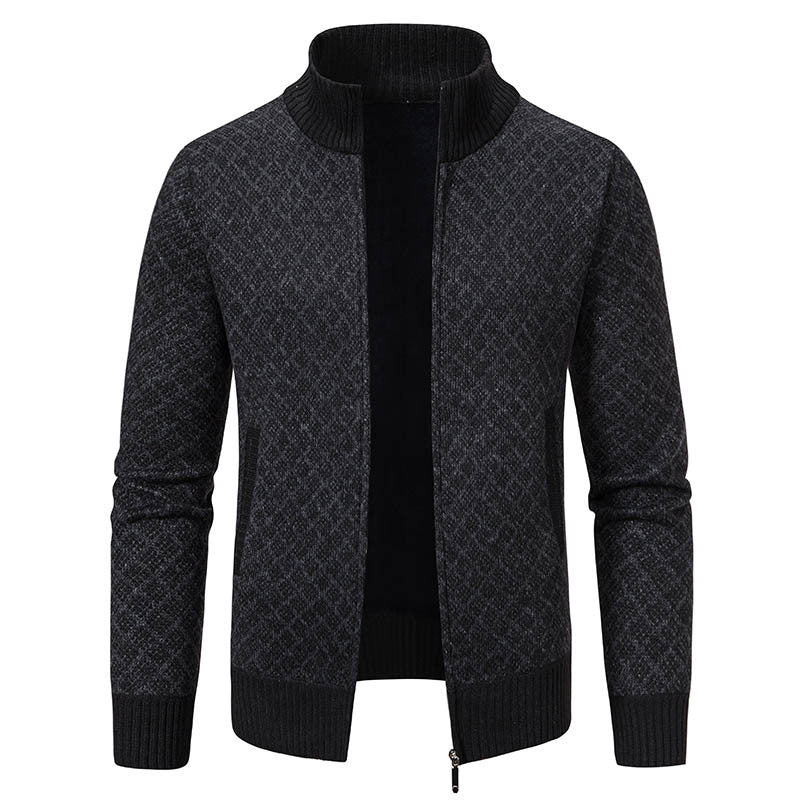 Herren Strickjacke mit modernem Zopfdesign und hohem Stehkragen Heidi-Mode
