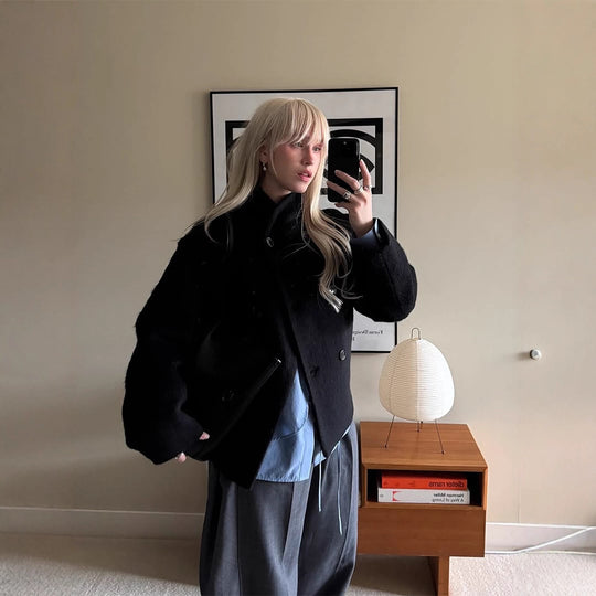 Damen cozy Wolljacke mit hohem Kragen und Knopfdetails Heidi-Mode