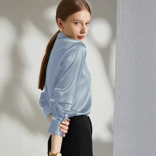 Damen Luxus Satin-Bluse mit elegantem Kragen und weichen Ärmeln Heidi-Mode