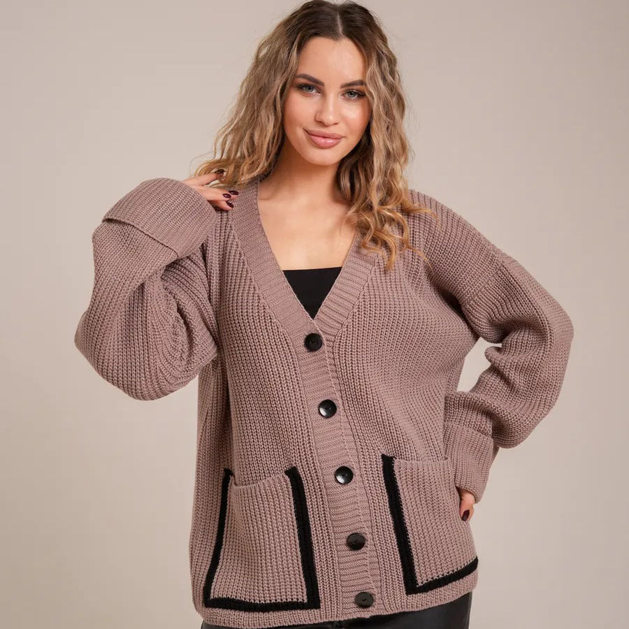 Damen Grobstrickjacke mit großen Taschen und dekorativem Knopf Heidi-Mode