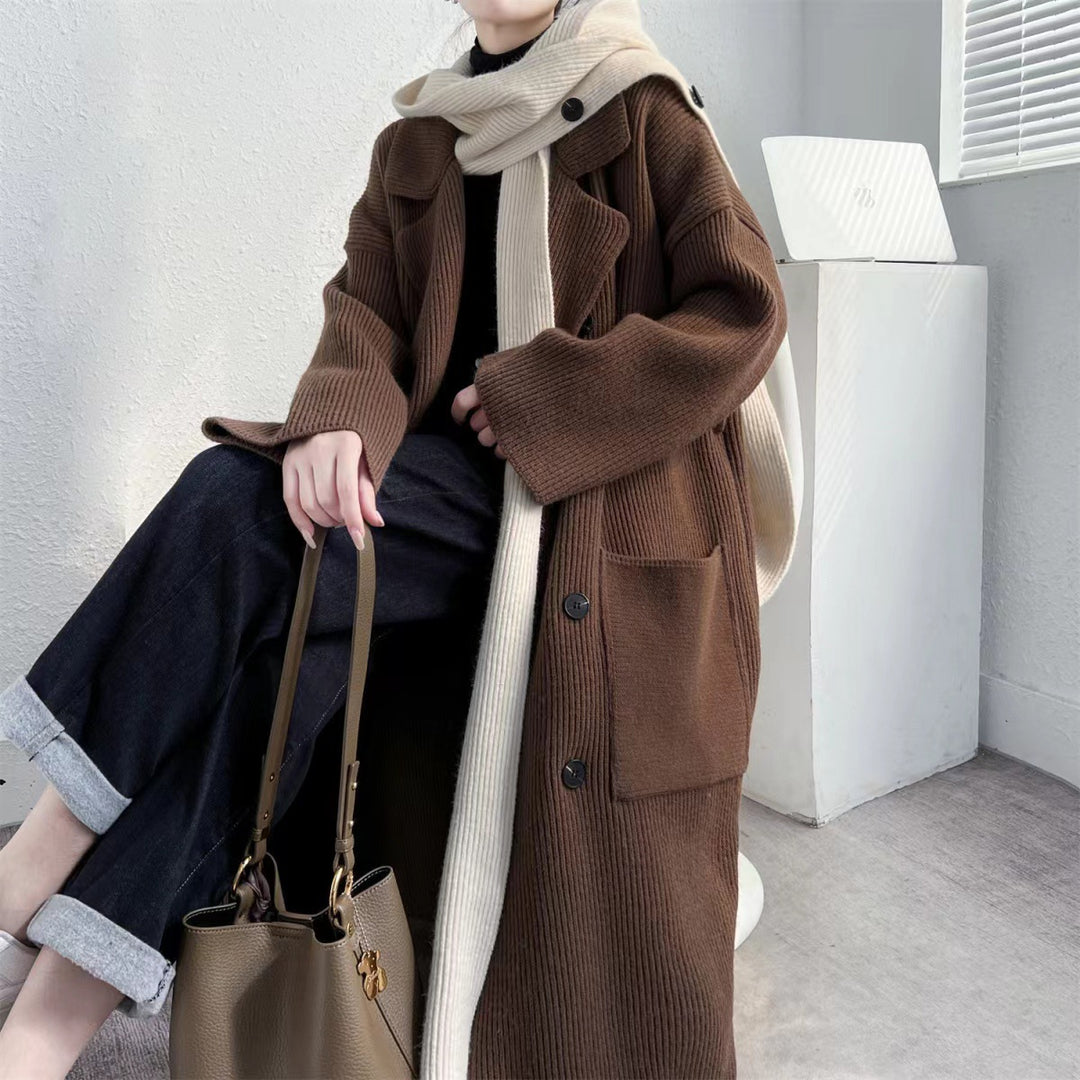 Damen Eleganter langer Mantel mit Gürtel und kontrastierenden Ärmeln Heidi-Mode