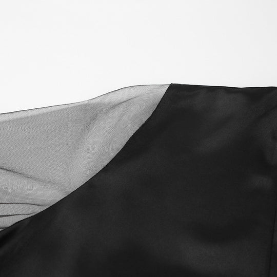 Damen luxuriöser Satin-Morgenmantel mit transparenten Ärmeln und federartigen Akzenten Heidi-Mode