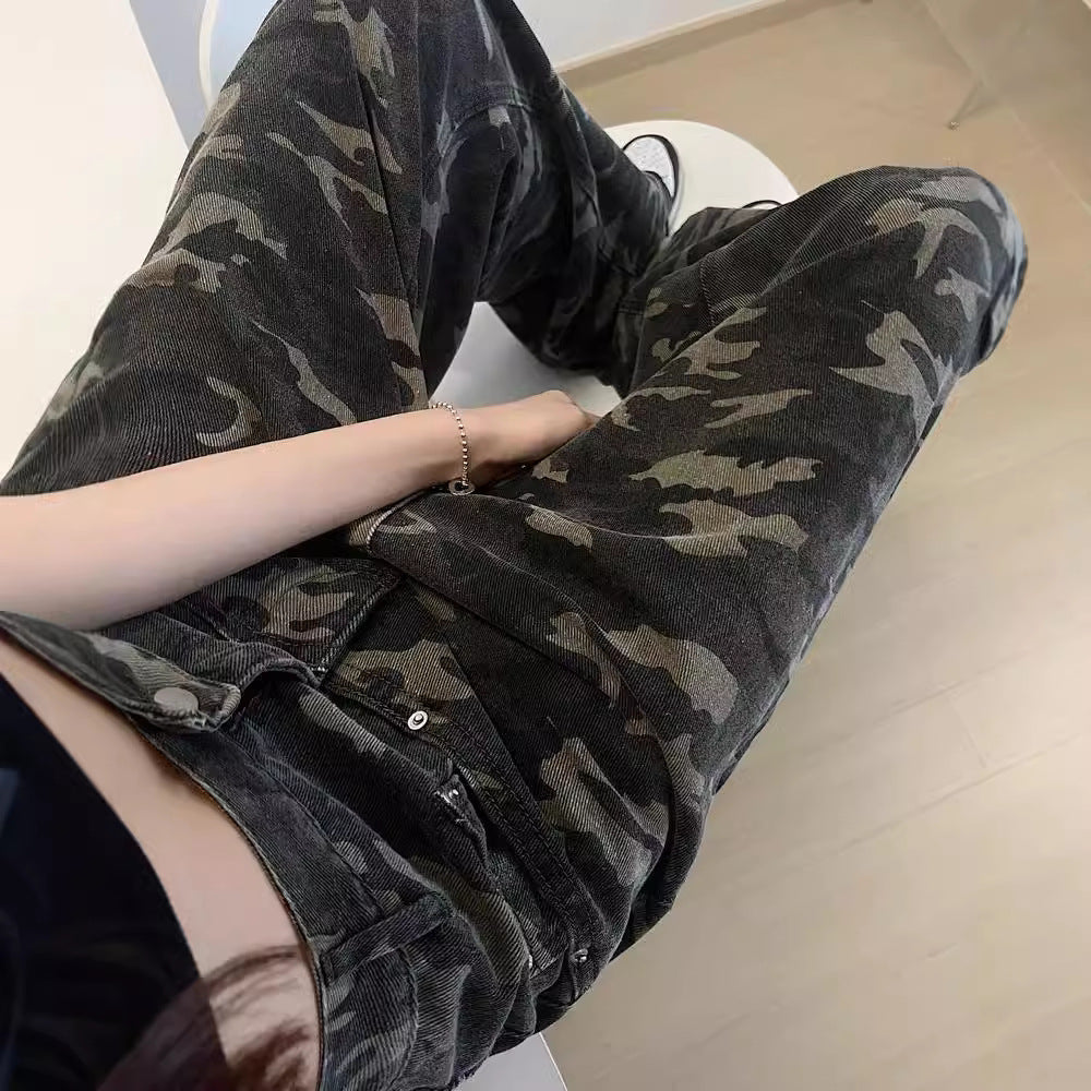 Damen Cargohose mit weitem Bein und modernem Camouflage-Muster Heidi-Mode