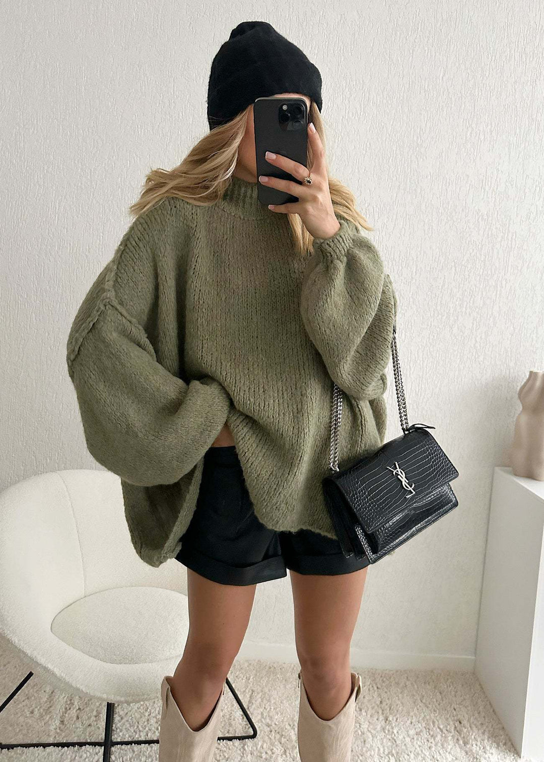 Damen lässiger Oversize Pullover mit hohen Ärmeln und unkonventionellem Schnitt Heidi-Mode