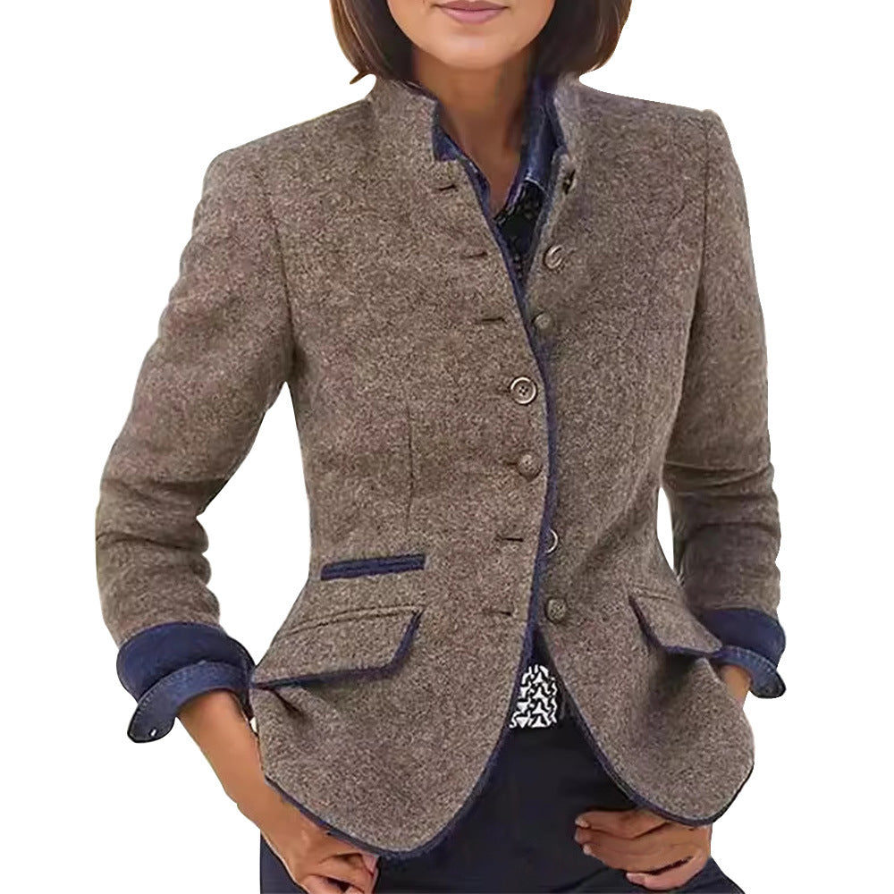 Damen eleganter Blazer mit knöpfbarem Stehkragen und kontrastierenden Taschen Heidi-Mode