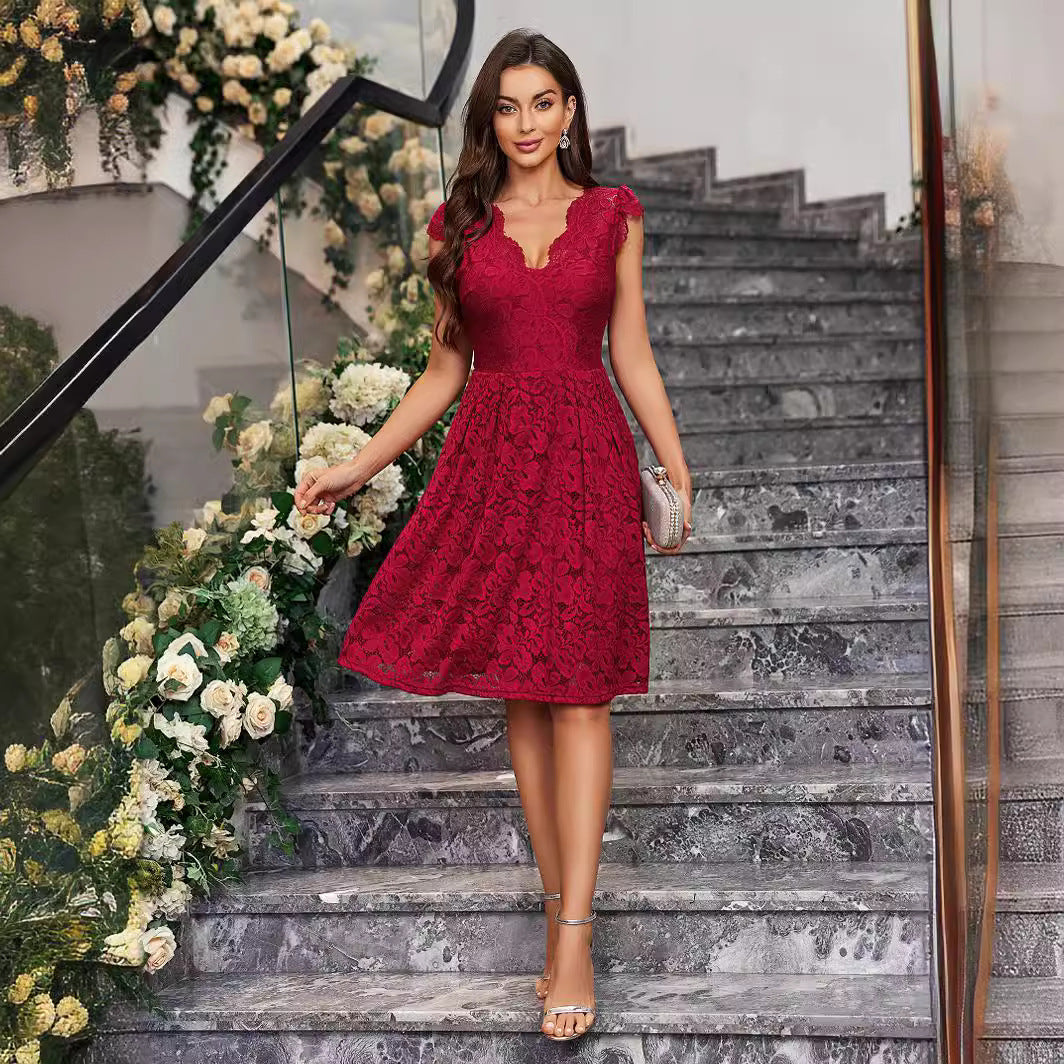 Damen Spitzenkleid mit floralen Applikationen und tiefem V-Ausschnitt Heidi-Mode