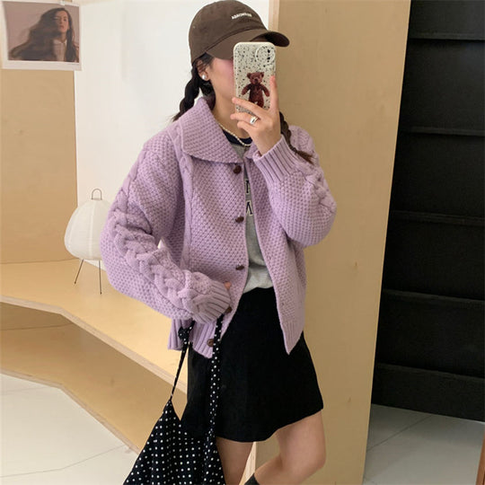 Damen Grobstrickjacke mit kontrastierenden Knöpfen und strukturiertem Design Heidi-Mode