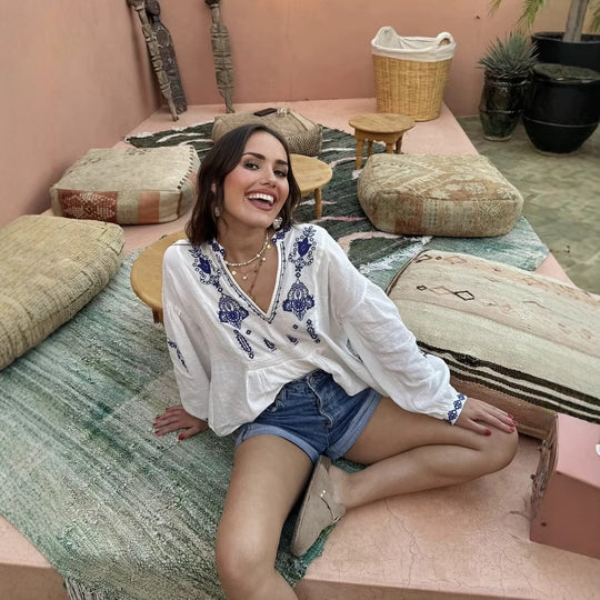 Damen Bluse mit verspieltem floralen Stickdesign und voluminösen Ärmeln Heidi-Mode