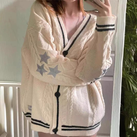 Damen Grobstrick Cardigan mit tiefem V-Ausschnitt und kontrastierenden Knopfdetails Heidi-Mode
