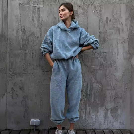 Damen Kuscheliges Fleece-Set mit Kapuze und elastischem Bund Heidi-Mode