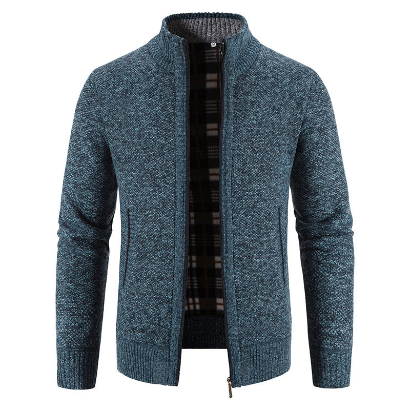 Herren Strickjacke mit modernem Stehkragen und praktischen Taschen Heidi-Mode