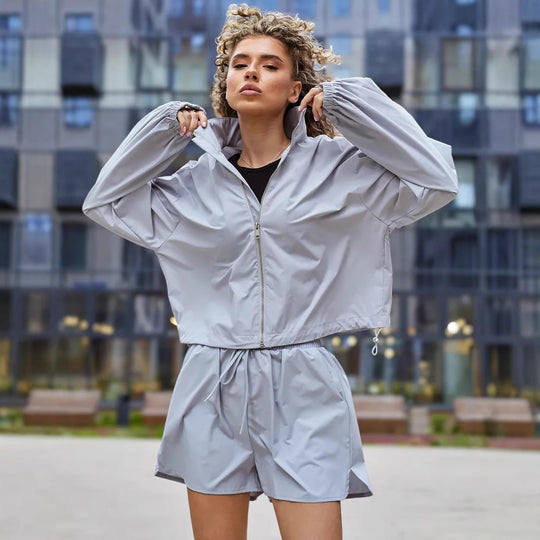 Damen lässiges Sport-Set mit winddichter Jacke und bequemen Shorts Heidi-Mode